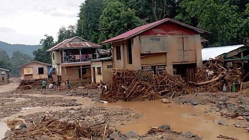 ရမည်းသင်းမြို့တွင် မိုးသည်းထန်စွာ ရွာသွန်းပြီး ရေကြီးမြေပြိုမှုကြောင့် ပျက်စီးသွားသည့် သပြေပင်ရွာမှ အိမ်များကို ၂၀၂၄ ခုနှစ် စက်တင်ဘာလ ၁၃ ရက်နေ့က တွေ့ရစဥ်။ ( Citizen Photo)