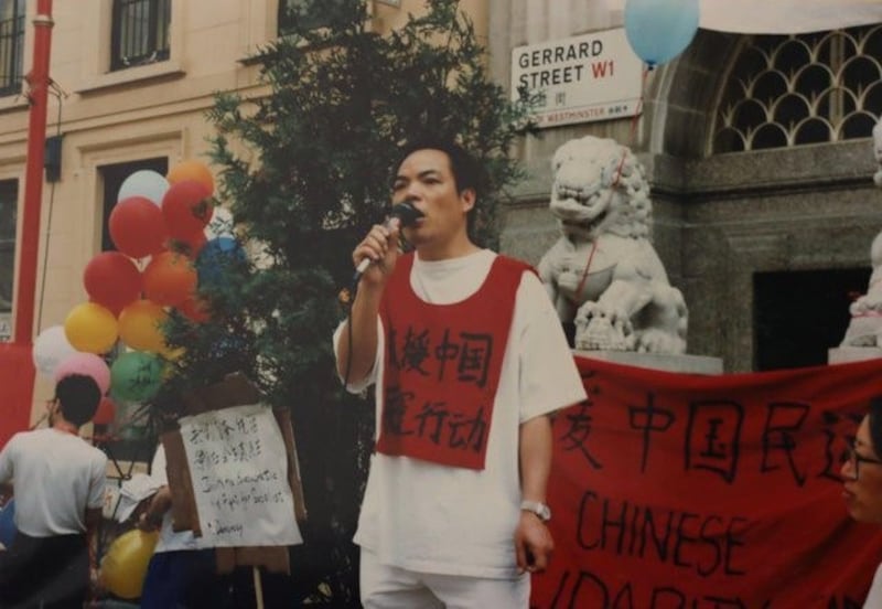 吴吕南在1990年的伦敦六四集会中发言,当时他才38岁。 (吴吕南提供)
