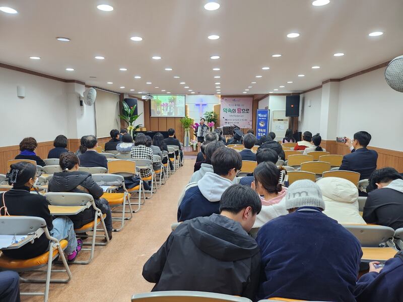 졸업식 축하연주_윤설미.jpg