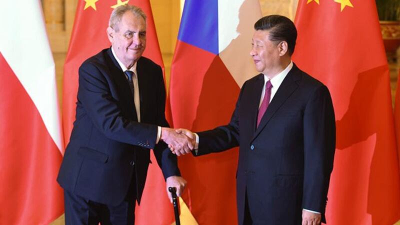 捷克总统齐曼2019访问中国与中国领导人习近平见面。（法新社）