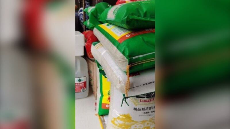 今年四月份,中国就有居民开始囤粮防饥。(志愿者提供/记者乔龙)