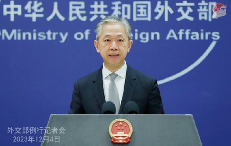 中国外交部发言人汪文斌在2023年12月4日的例行记者会上宣布,中国国家主席习近平以及总理李强将和米歇尔及冯德莱恩会面,就欧中共同关心的全球议题交流。(中国外交部官网截图)