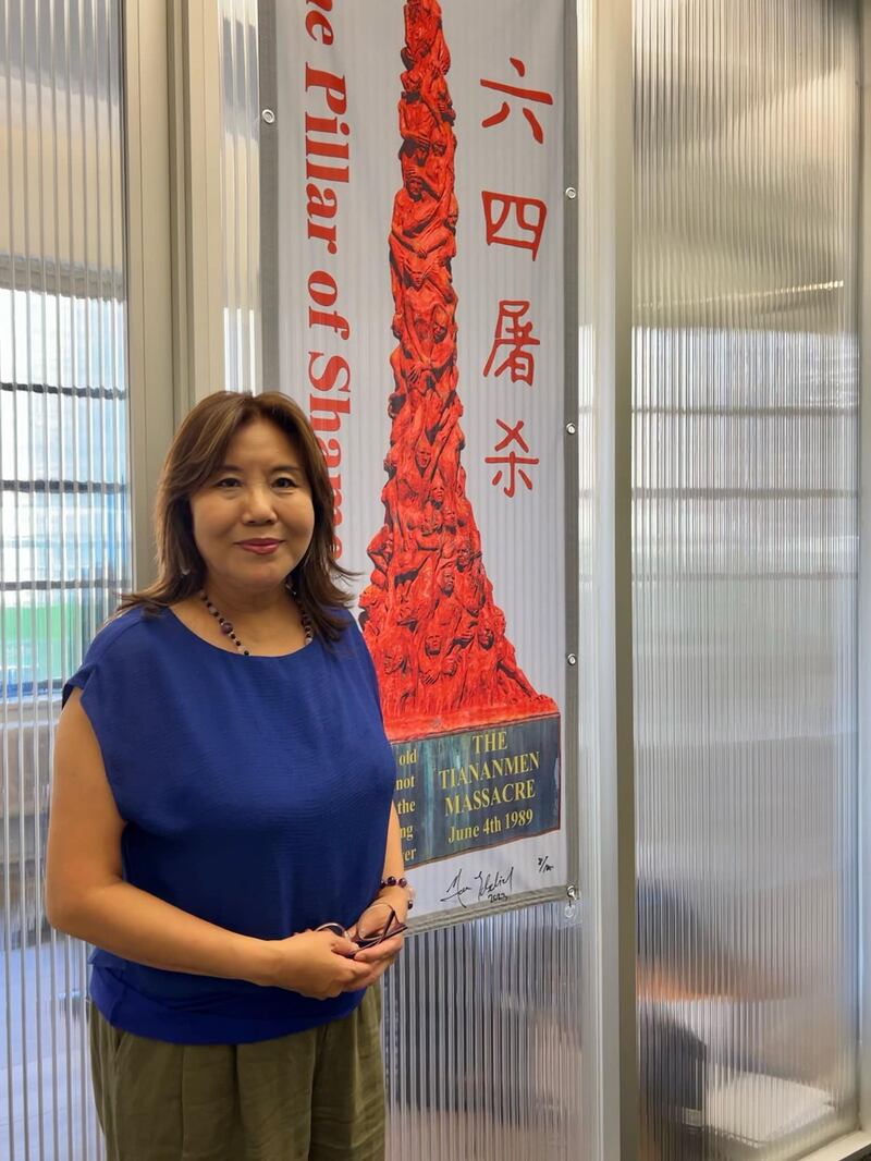 吕京花当年更加入北京工人自治联合会(工自联),组织工人运动。她担任播报员,在天安门广场上播报运动的最新消息。 (吕京花提供)