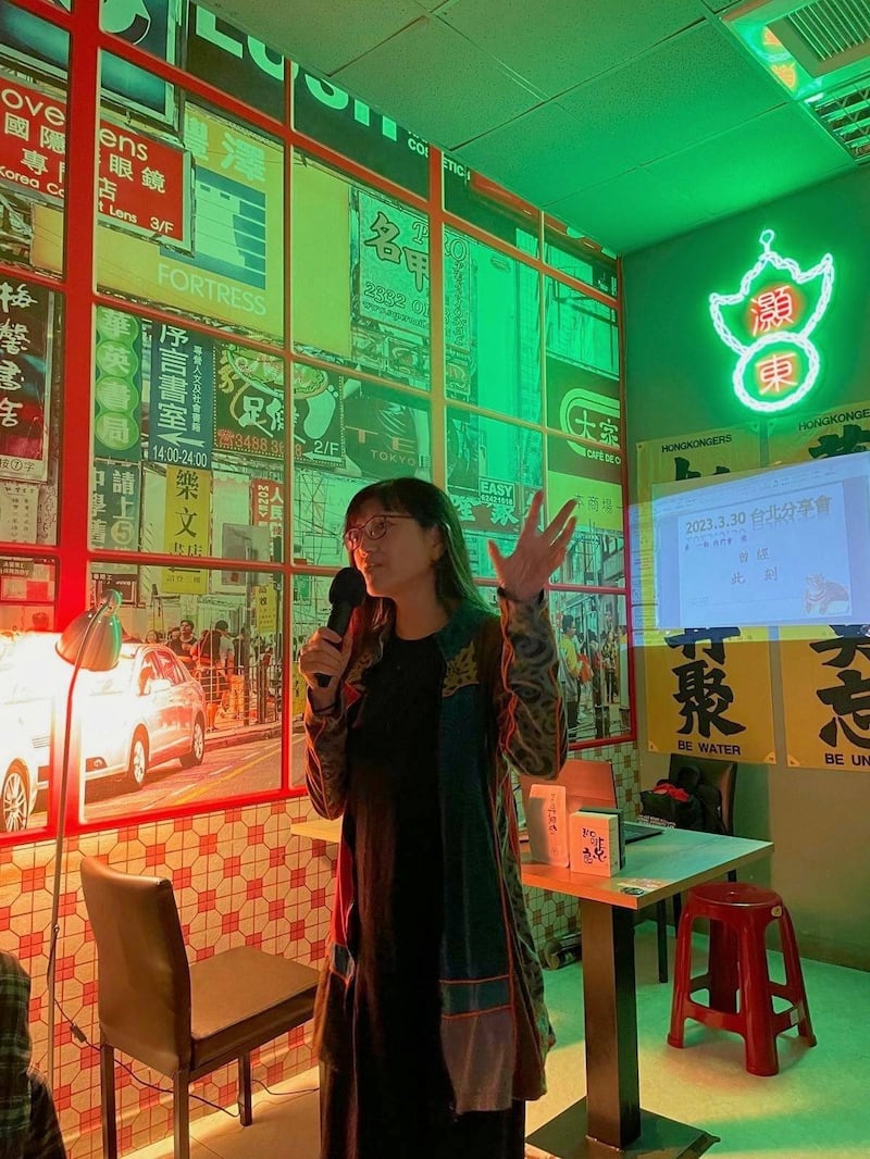 香港社工许丽明在英国雪菲尔市(Sheffield)成立港人组织“Re-Water”。除了充满政治色彩的示威抗议、网上联署行动外,她们也会举办亲子工作坊等文化活动。 (许丽明提供)