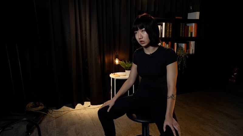 许微其在台北接受自由亚洲电台专访表示,五年前参与揭露新疆棉涉强迫劳动后,遭中国倾全国之力摧毁其人格。她以身受文革式批斗受害者的经历看习近平,认为习带著文革创伤治国,令历史陷入轮回。(记者李宗翰摄)