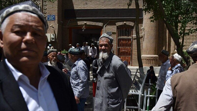 聚会中的维吾尔人(法新社)