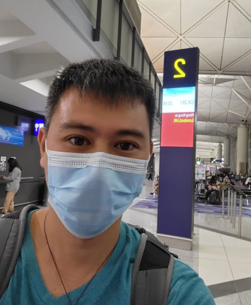 摄于丘文俊离港前。 (丘文俊提供)