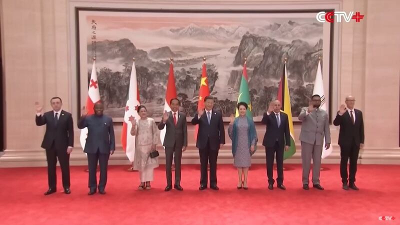 第31届世界大学生运动会近日在成都拉开帷幕,但出席开幕式的外国领导人仅有5位,均来自发展中国家。(视频截图/CCTV)