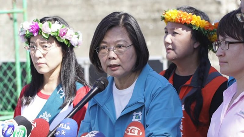 总统蔡英文赴花莲助选会后受访称,中国介入选举的意图明显。(记者 李宗翰摄)