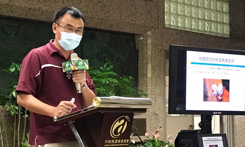 台湾农委会主委陈吉仲19日紧急召开记者会提出因应作为。(农委会提供)