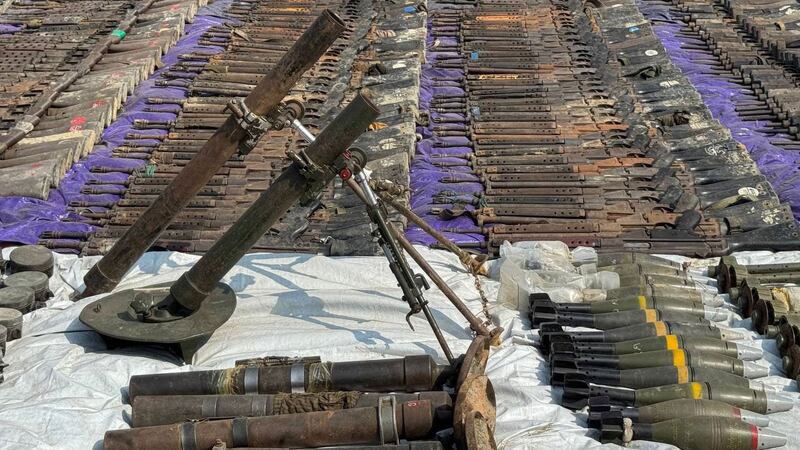 ရခိုင်ပြည်နယ်၊ မောင်တောဒေသရှိ အမှတ် (၅) နယ်ခြားစောင့်ရဲတပ်ဖွဲ့ခွဲကို ၂၀၂၄ ခုနှစ်၊ ဒီဇင်ဘာလ ၈ ရက်နေ့က အာရက္ခတပ်တော်မှ အပြီးသတ် သိမ်းပိုက်ပြီး သိမ်းဆည်းရမိသည့် လက်နက်ခဲယမ်းများအား တွေ့ရစဉ်။ (Photo: Telegram/ AA Info Desk)