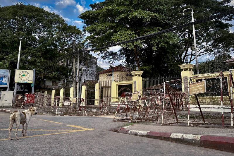 ရန်ကုန်မြို့ အင်းစိန်အကျဉ်းထောင် ဂိတ်‌တံခါးပေါက်ကို ၂၀၂၄ ခုနှစ် ဇန်နဝါရီလ ၄ ရက် လွတ်လပ်ရေးနေ့က တွေ့ရစဉ်။ (Photo: RFA)