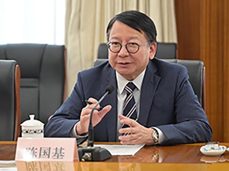 香港政务司司长陈国基表示,香港是中国唯一的普通司法管辖区,这次在前海实施港资港法仲裁,有助巩固提升香港作为国际金融中心的地位。(脸书截图/陈国基)