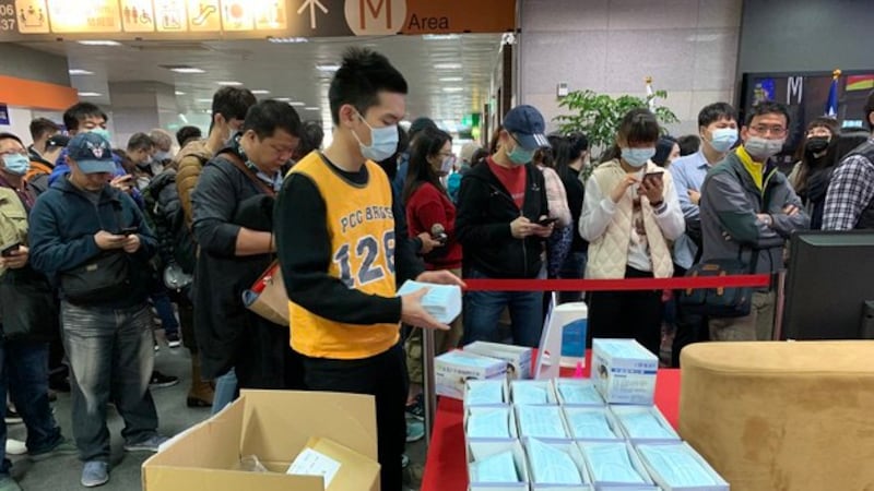 鸿海准备3.5万个口罩提供给员工及眷属。(记者 黄春梅摄)