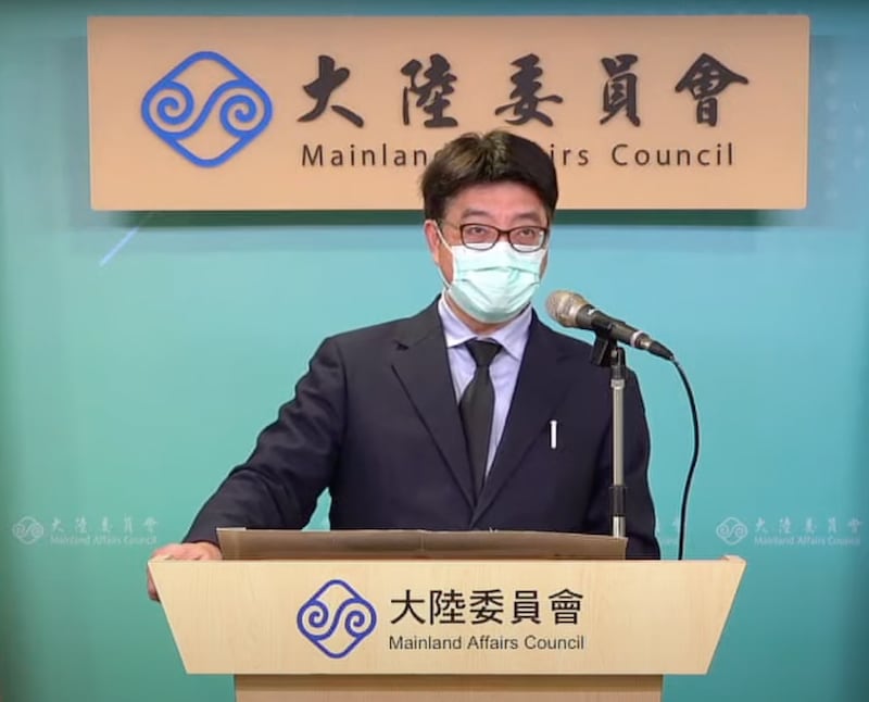台湾陆委会发言人邱垂正1月13日主持例行记者会(直播视频截图)
