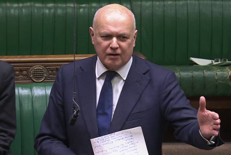 前保守黨黨魁施志安（Iain Duncan Smith）除要求政府交代會否制裁香港高官，亦關注英國政府會採取甚麼措施，協助在英港人取回他們的強積金供款。（parliamentlive.tv 截圖）