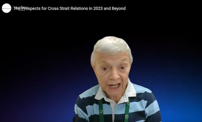 美国迈阿密大学政治系教授金德芳(June Teufel Dreyer)则补充指出,尽管中共二十大上对于台湾问题的论述和往年比起来并没有太大差异,但是北京当局在8月发表的《台湾问题与新时代中国统一事业》白皮书可以看出,中国对于台湾议题的态度越发强硬。(视频截图/GTI)