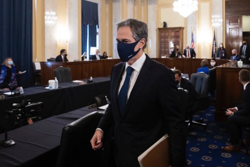 拜登政府二十日上任，美国参议院十九日对候任总统拜登提名的多位内阁官员举行听证会。布林肯（Antony Blinken）以准国务卿身分出席。（AP）