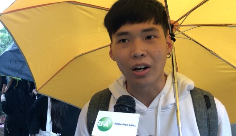 在台湾念大学四年级的邱同学声援香港反送中,不希望家乡变成白色恐怖的地方。(记者夏小华摄)