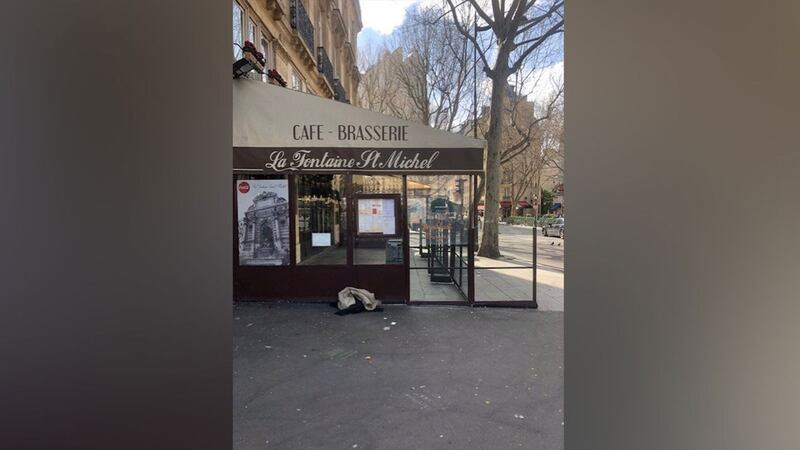 法国自15日凌晨起,无限期关闭包括咖啡厅、餐厅、电影院和迪斯可舞厅等所有非民生必需的商店。(蔡凌摄)