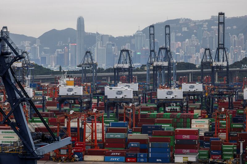 2025年3月6日，香港葵湧貨櫃碼頭全景，背景為香港中環金融區。