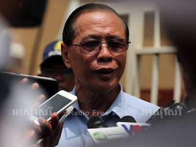 អ្នកនាំពាក្យ​គណបក្ស​ប្រជាជន​កម្ពុជា លោក សុខ ឥសាន ថ្លែង​ទៅ​កាន់​​ក្រុម​អ្នក​សារព័ត៌មាន ​ក្រោយ​ចូល​បំភ្លឺ​នៅ​សាលាដំបូង​រាជធានី​ភ្នំពេញ នៅ​ព្រឹក​ថ្ងៃ​ទី​៦ ខែ​ឧសភា ឆ្នាំ​២០១៦។