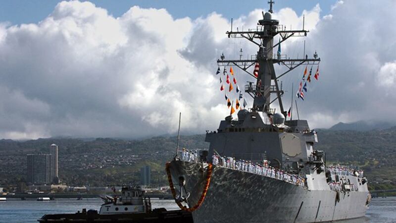 以华裔海军少将钟云(USS Chung-Hoon, DDG-93)命名的美国海军“钟云号”驱逐舰(美联社)