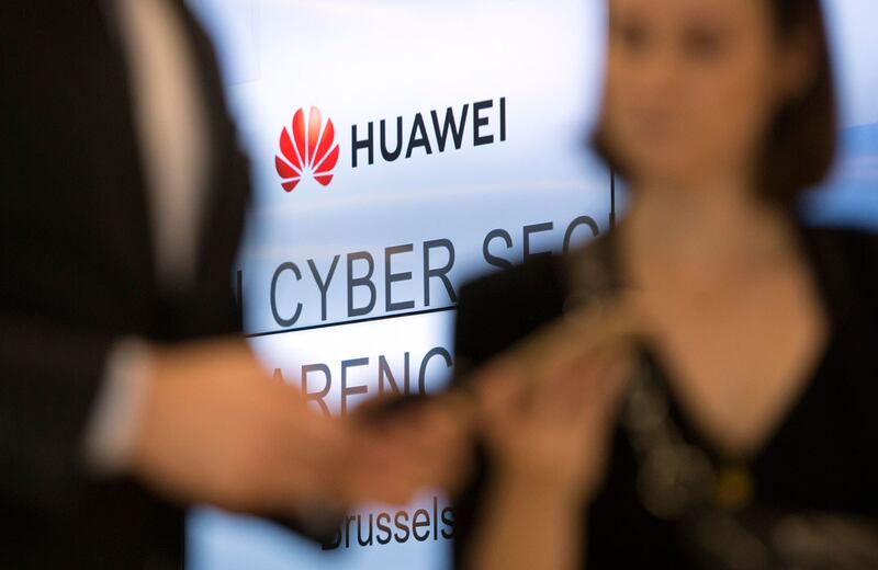 美国政府颁布禁止本国企业向华为提供产品及服务之后，国际五大标准组织也在某种程度上作出限制华为的决定。（资料图/美联社）