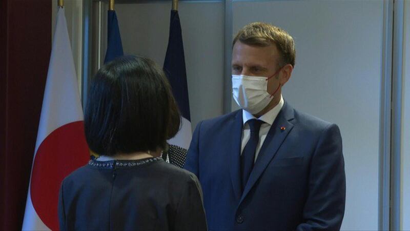 东京奥运场馆的观众席原本可容纳6万8千人,因为疫情,只有贵宾政要约950人出席,参与的领袖包括美国第一夫人吉尔拜登和法国总统马克龙在内不到20人。(法新社)