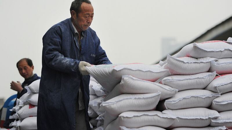 2019年5月6日,福建莆田全面启动粮食库存大清查活动。图为安徽省合肥的一个仓库堆放大米。 (资料图/AFP)