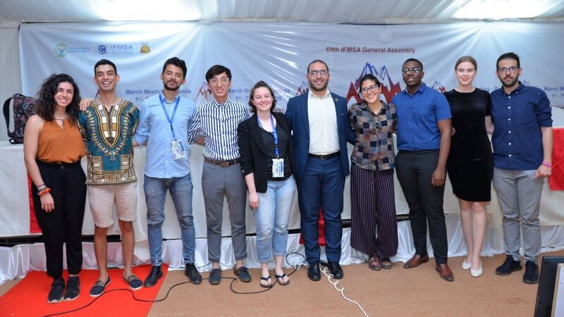 第70届世界医学生联盟候选人,最后台湾学生李柏锦(左四)以六成选票打败突尼西亚候选人(左二)。(李柏锦提供)