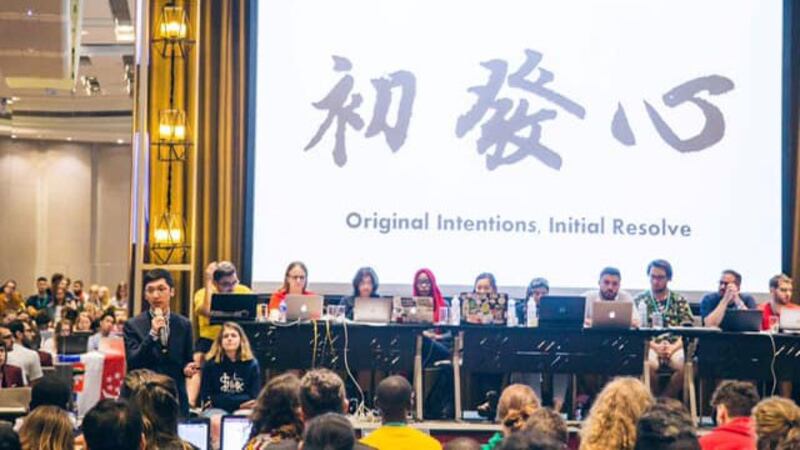 去年世界医学生联盟大会在台湾召开,李柏锦致词。(李柏锦提供)