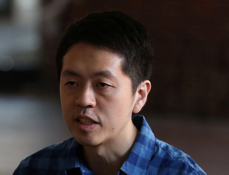 香港前民主派立法会议员许智峰比较两种草案,认为“白纸草案”更能反映民意。(路透社资料图片)