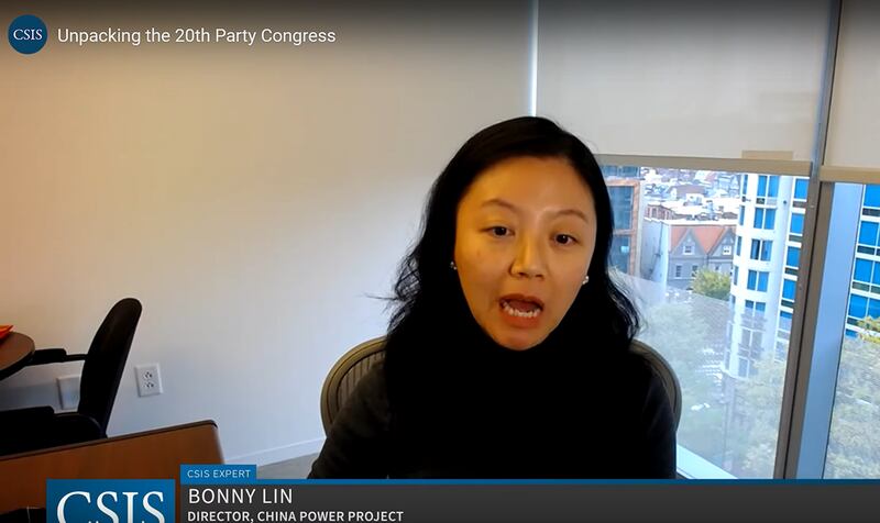 美国智库战略与国际研究中心中国实力项目主任林洋(Bonny Lin)指出,在二十大上中国外交部长王毅当选政治局委员,外界推估他会接替杨洁篪的位子,而中国驻美国大使秦刚也进入中央委员会,这代表秦刚很可能会递补上王毅外交部长的空缺。(视频截图/CSIS)