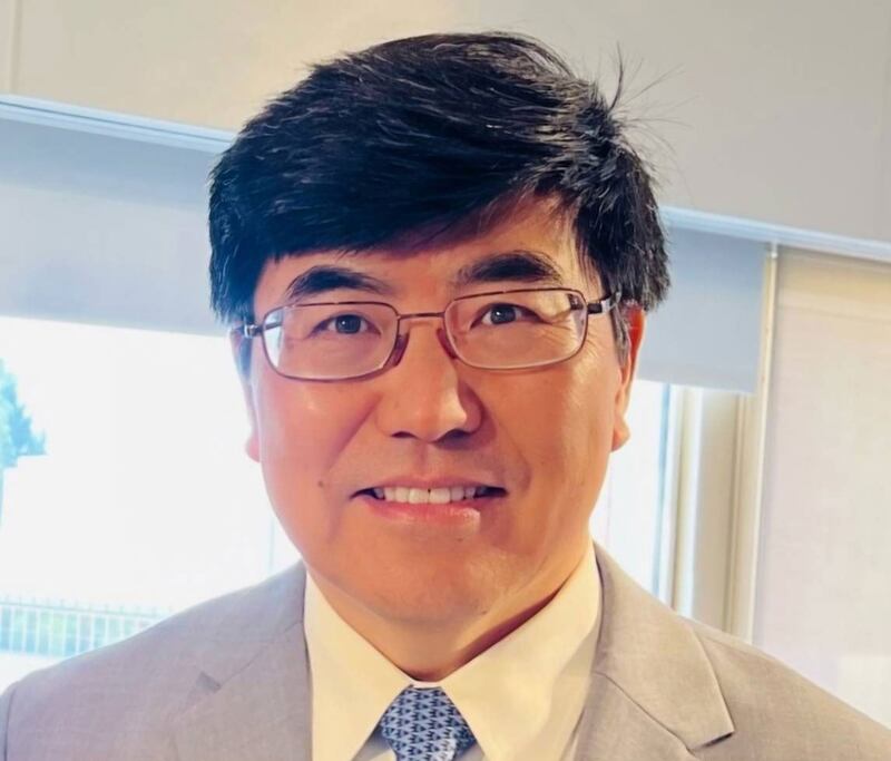 夏明表示,金灿荣冀淡化遇刺事件,为中国消化公关危机。(受访者提供)