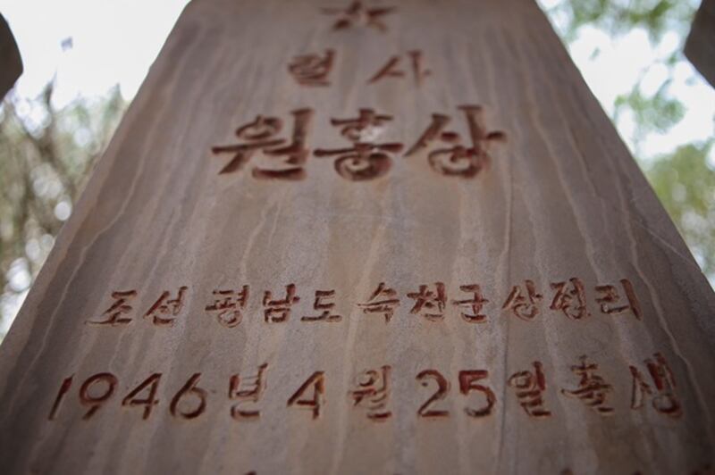 Headstone of Won Hong Sang, the first North Korean pilot killed in action in North Vietnam in 1965 aged 19.
Credit: Dan Tri newspaper