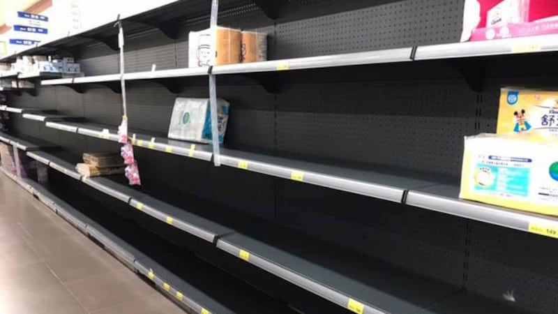 商场连续两天都出现抢购一空景象。(读者提供)