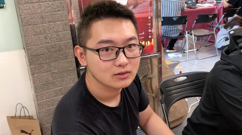 文化大学学务长李亦君受访多次呼吁“政治敏感议题勿进入校园”。(记者夏小华摄)