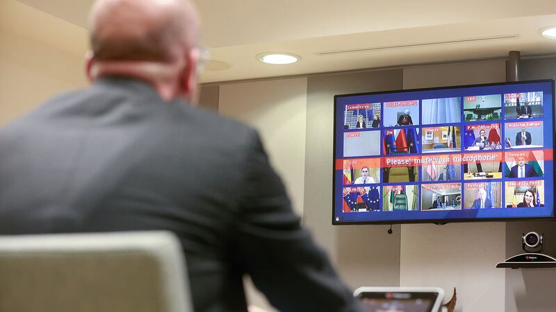 2020年3月10日晚,欧盟27成员国领袖召开紧急视频会议商讨对策,将遏止病毒传播列为最优先事项。(法新社)