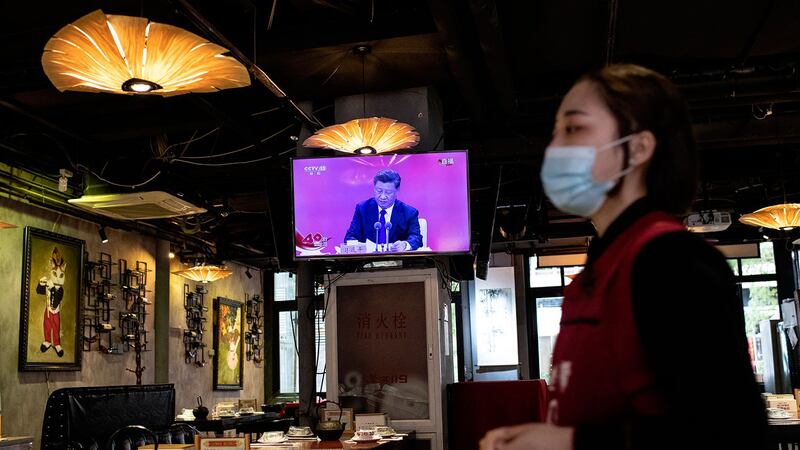 疫情过后,北京提出以“国民经济循环为主构建新发展格局”。习近平在庆祝大会上强调,目前世界经济面临复杂挑战,需要全面扩大开放,但新发展格局并非封闭国内循环。(法新社图片)