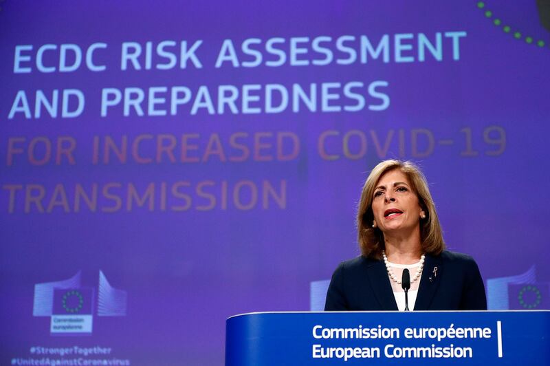 欧盟卫生专员克里亚奇兹(Stella Kyriakides) 警告说,从增加测试和追踪,到增强卫生监测、增加医院接纳容量,所有国家必须在潜在的新疫情初现迹象时立即及时採取措施。 (AP)