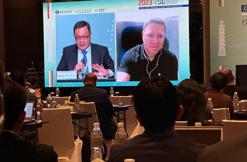 美国前副国安顾问博明(右)、台湾国防安全研究院执行长陈明祺(左)。(记者夏小华摄)