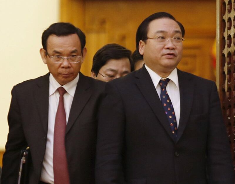 Vietnam president candidate Nguyen Van Nen, left, leaves a meeting at the Government Office in Hanoi, April 6, 2015. (Kham/Reuters)