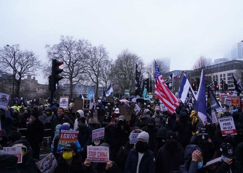 在英港人等团体号召再次走上街头，抗议中国“超级大使馆”计划。