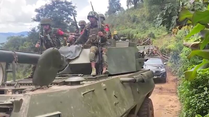 တအာင်း အမျိုးသားလွတ်မြောက်ရေး တပ်မတော် (TNLA) တပ်ဖွဲ့ဝင်များကို ၂၀၂၄ ခုနှစ် စက်တင်ဘာလ ၄ ရက်နေ့က တောင်ခမ်းရွာ တိုက်ပွဲအတွင်း တွေ့ရစဉ်။ (Photo: Telegram/PSLF/TNLA News)