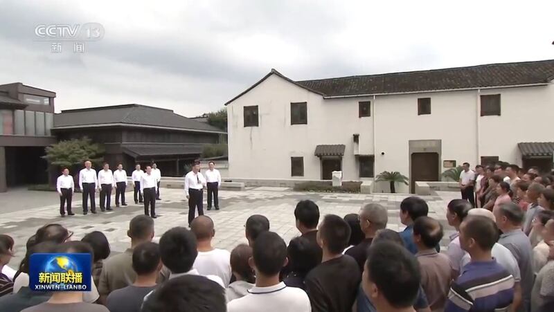 中共总书记习近平近日赴浙江考察,特别走访"枫桥经验"的发源地。六十年前,毛泽东推崇枫桥经验,称"矛盾不上交,就地解决"。(视频截图/CCTV)