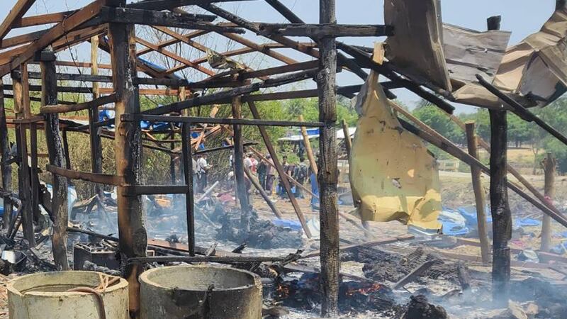 စစ်ကိုင်းတိုင်း ကန့်ဘလူမြို့နယ်၊ ပဇီကြီးကျေးရွာ လေကြောင်းတိုက်ခိုက်ခံရမှုကြောင့် ပျက်စီးသွားသည့် အဆောက်အအုံအချို့အား ၂၀၂၃ ခုနှစ်၊ ဧပြီလ ၁၁ ရက်နေ့က တွေ့ရစဉ်။ (Citizen Photo)