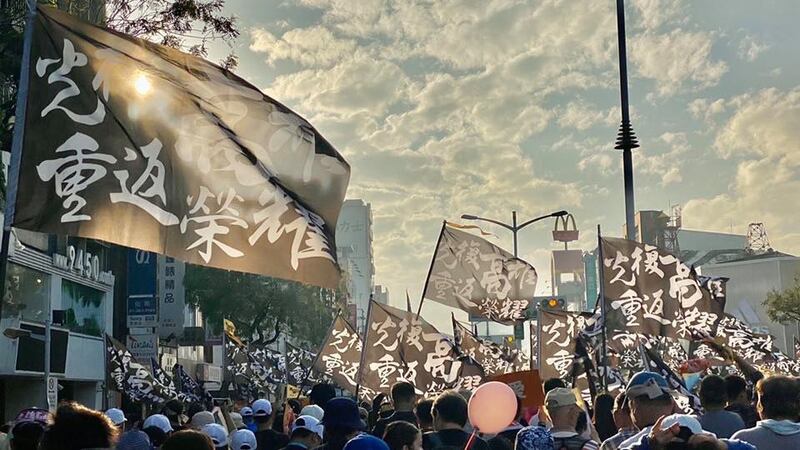 罢韩团体去年12月21号召50万人上街游行支持罢韩案。(Wecare高雄提供)