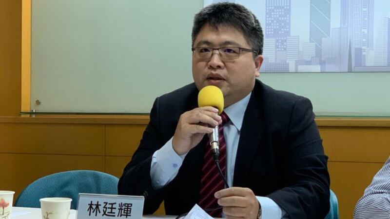台湾国际法学会副秘书长林廷辉强调,台湾要设计护照也不需要北京同意,台湾要在护照上用哪些图片、字眼、标志、符号,这些都是台湾可以自己决定。(RFA资料照)