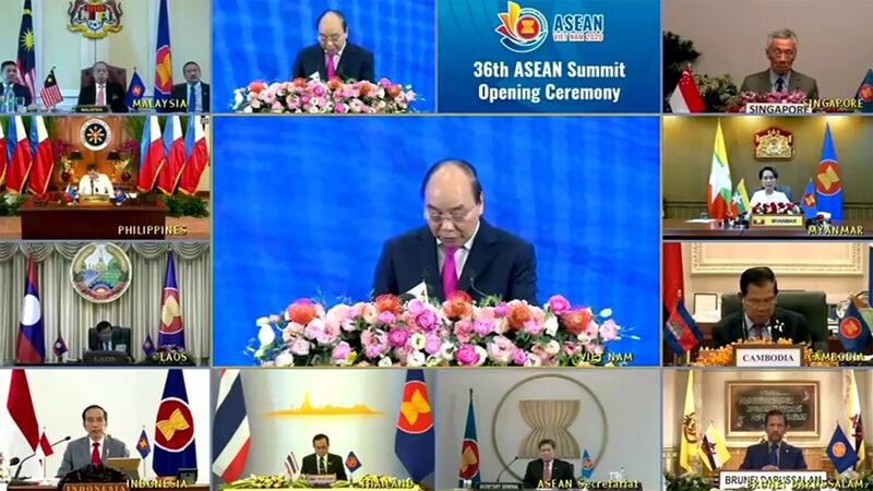 2020年6月26日,东盟10个成员国通过视频展开年度峰会,聚焦武汉肺炎疫情以及南中国海主权问题。(路透社)